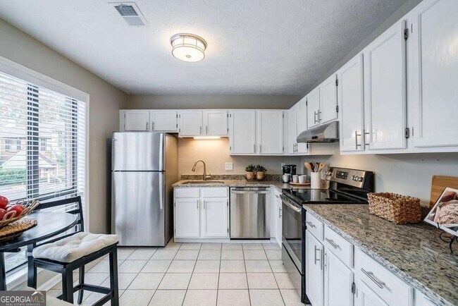 Foto del edificio - 3225 Cape Cir