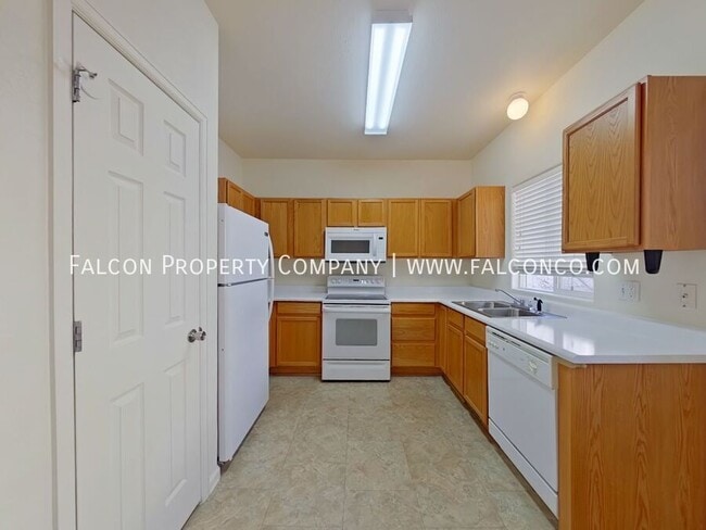 Building Photo - 2274 Saint Paul Dr