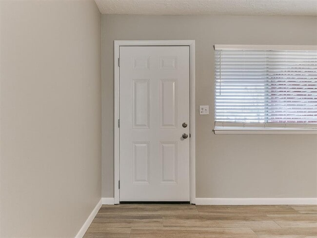 Building Photo - 1626 Denison Dr