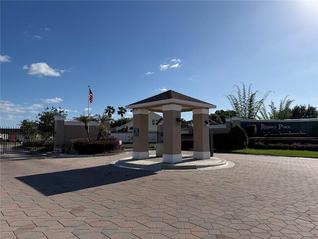 Foto del edificio - 723 Lady Diana Dr