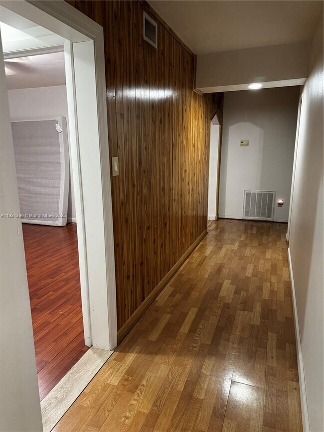 Foto del edificio - 3414 SW 25th St