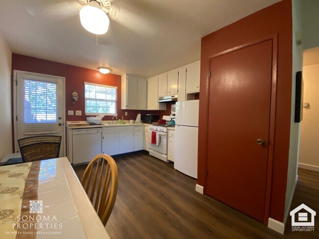 Foto del edificio - Furnished 2bd/2ba Condo!