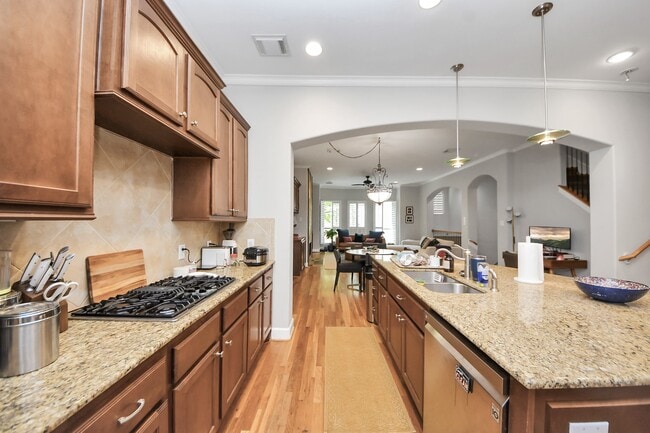 Foto del edificio - 584 Bomar St