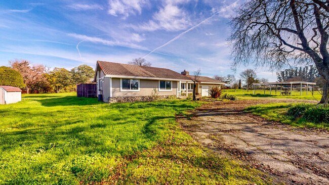 Building Photo - Welcome to your Country Oasis!  Newly Refurbished 3 bedroom 2 bath home Large lot with Barn & Acr...