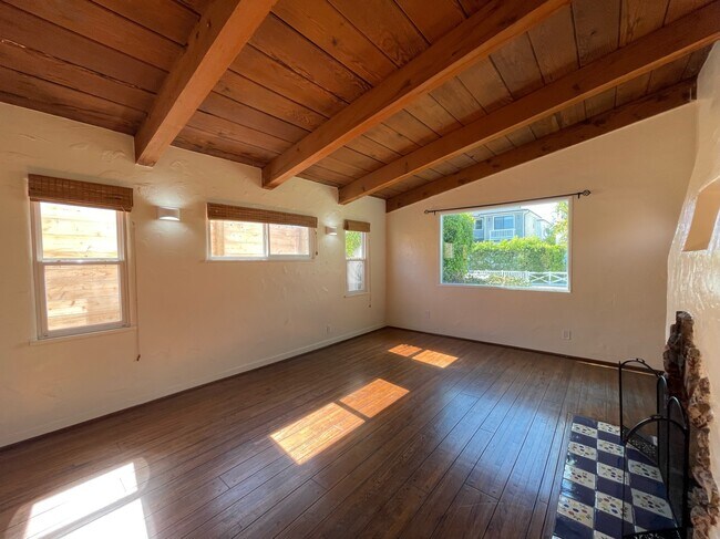 Sala de estar - 1120 Nowita Pl