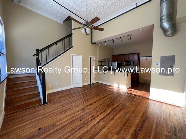 Building Photo - Luxury Apartment in Downtown Roanoke!