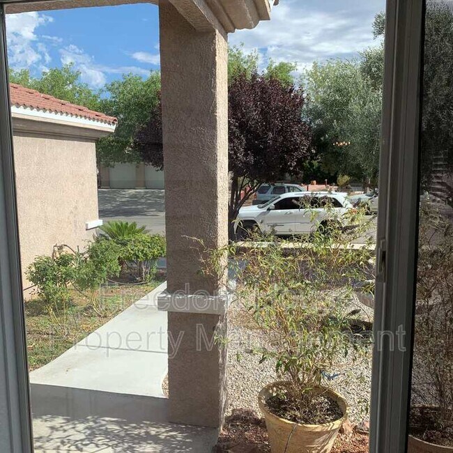 Foto del edificio - 5945 Badlands Ln