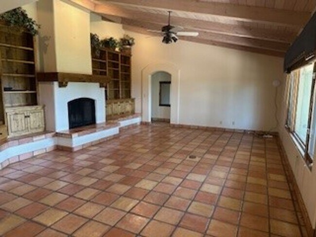Building Photo - Ranch Home