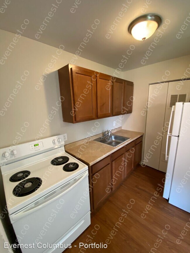 Building Photo - 1217 Crestwood Ave