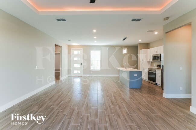 Building Photo - 1666 Redfin Dr