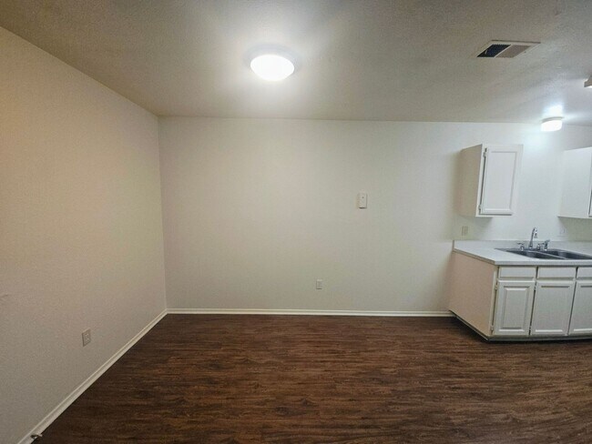 Foto del edificio - Perfect location in NRH!  Awesome duplex w...