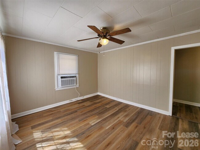 Foto del edificio - 1421 Midlake Ave