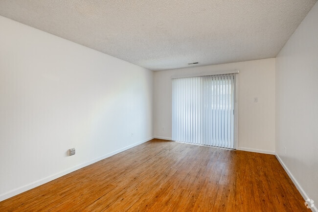 2BR, 1BA - 705SF - Dining Room - Chartwell Apartments