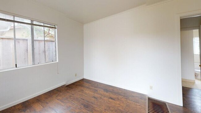 Building Photo - Charming One Bedroom Duplex in Pacific Grove