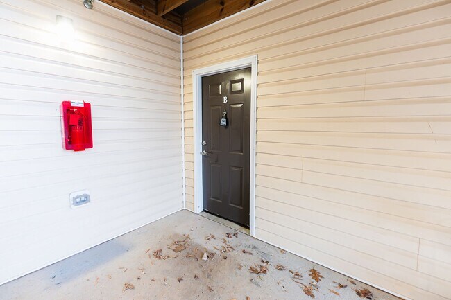 Foto del edificio - Wonderful updated 2 bedroom 2 bath condo on main level off Battleground ave in NW Greensboro