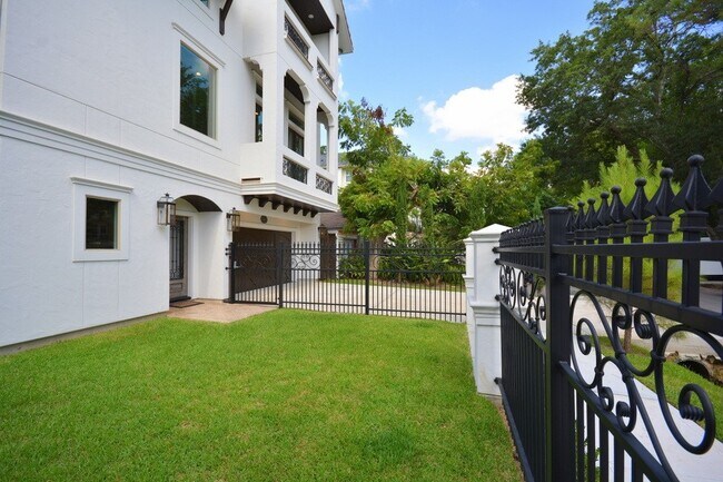 Foto del edificio - 6501 Minola St