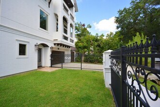 Building Photo - 6501 Minola St