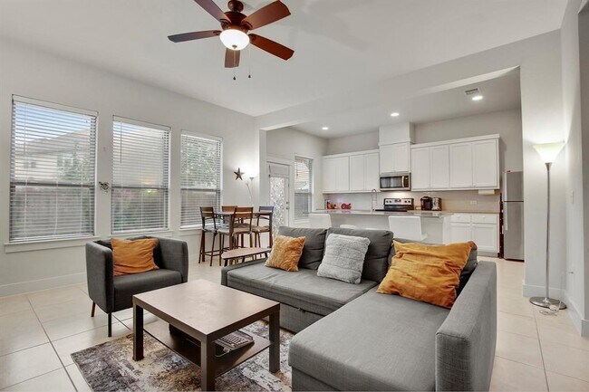 Foto del edificio - 13001 Hymeadow Dr