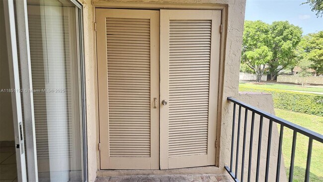 Foto del edificio - 13715 Kendale Lakes Cir