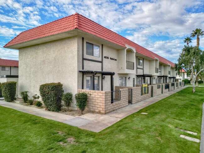 Foto del edificio - 40215 Harris Ln