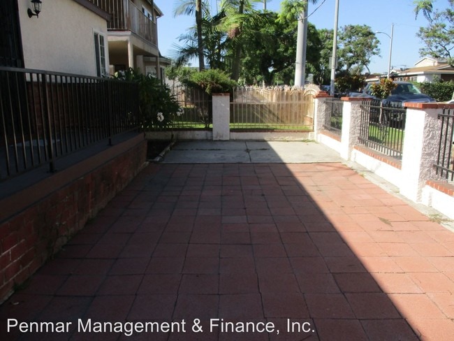 Building Photo - 9807 Redfern Ave