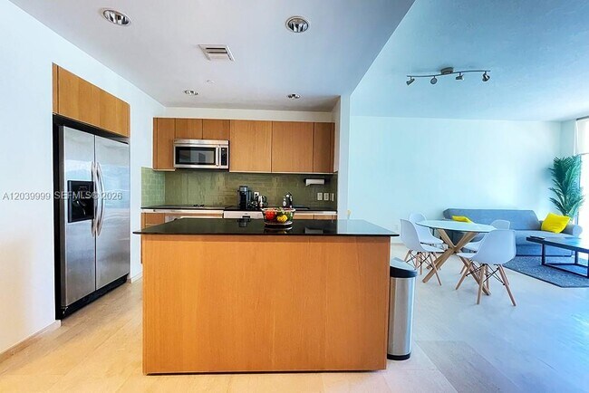 Building Photo - 1050 Brickell Ave