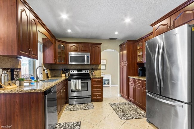 Building Photo - 3 br, 2 bath House - 3711 NW 108th Dr