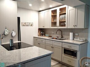 Building Photo - 3402 Bimini Ln