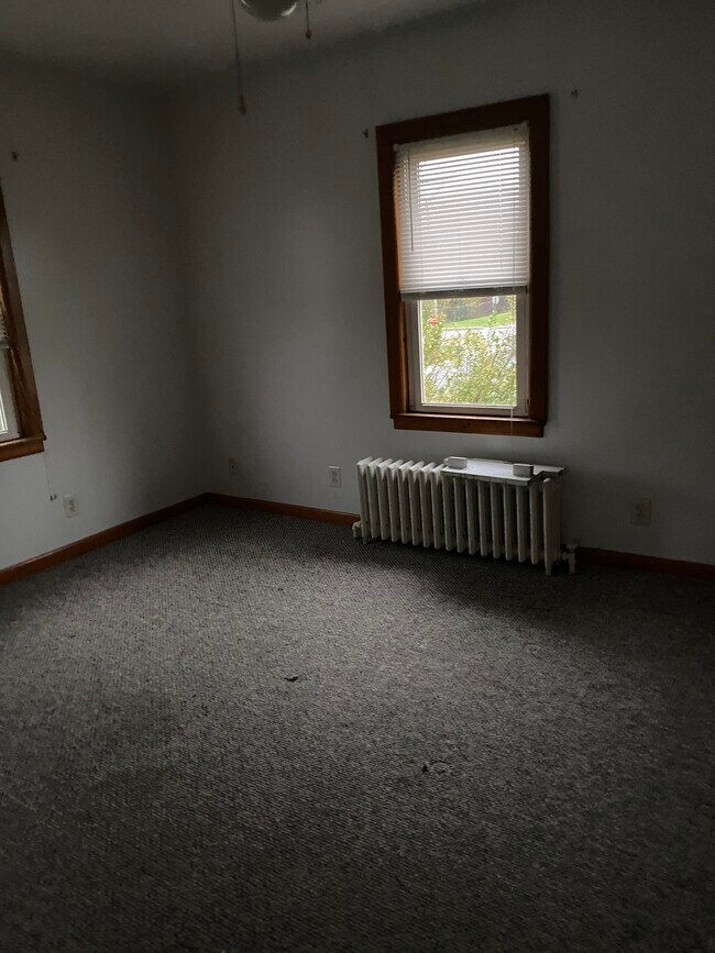 Bedroom 2 - 18 W Railroad Ave
