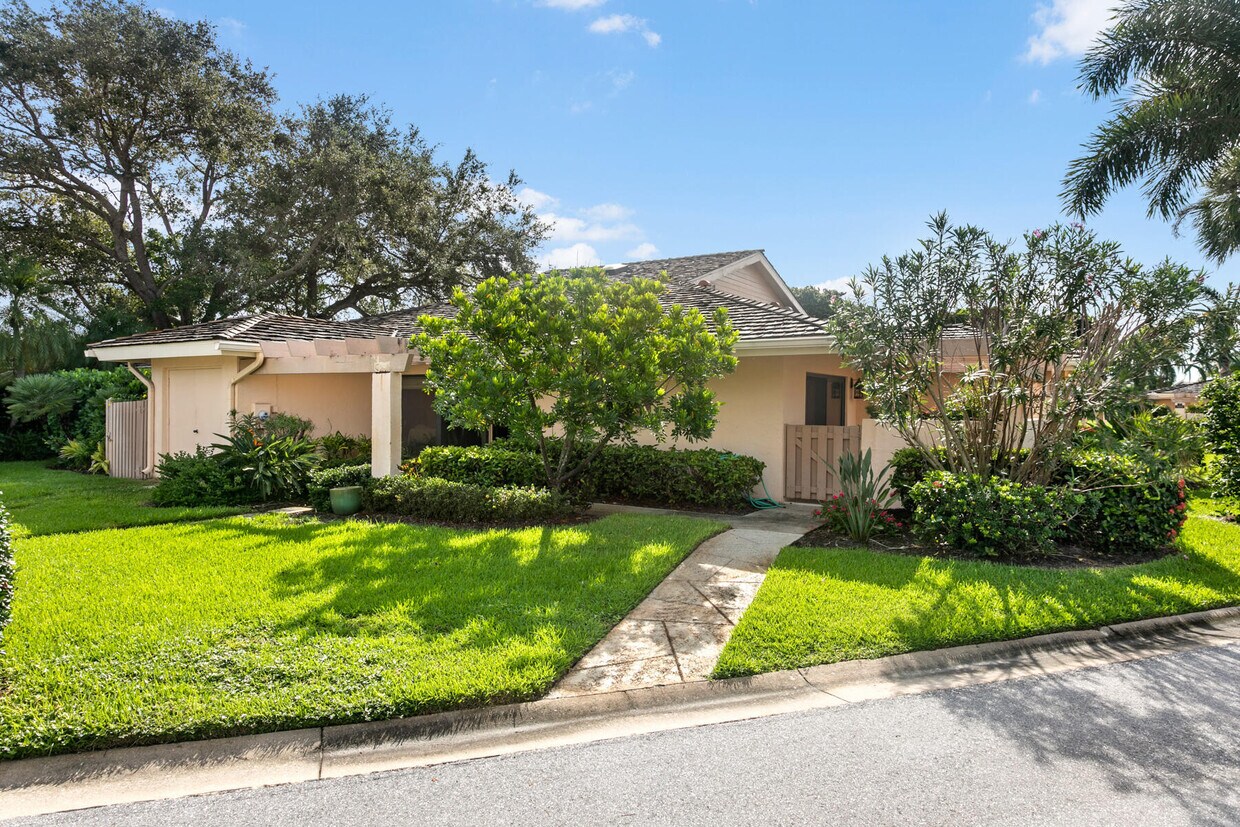 Primary Photo - 3718 Freshwater Dr