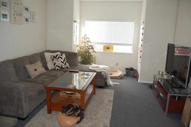 Interior Photo - 1619 Fairview St