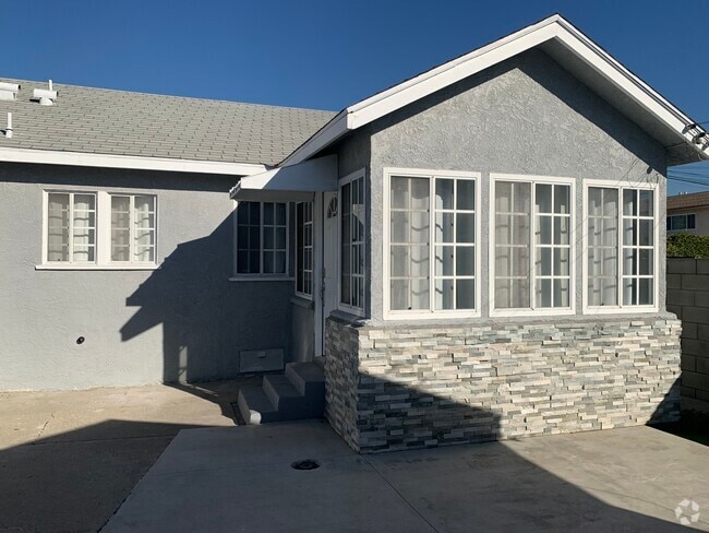 Building Photo - 754 West 18th Street