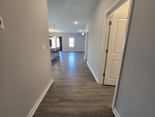 Building Photo - **October Rent Free**4 Bedroom, 2 Bath Hom...