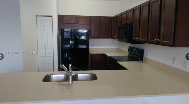 Foto del edificio - 290 NW 109th Ave