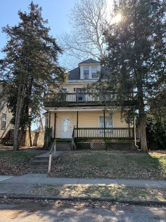 Building Photo - 393 E 15th Ave