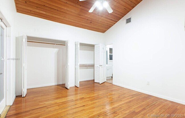 Foto del edificio - 1015 W 47th Ct