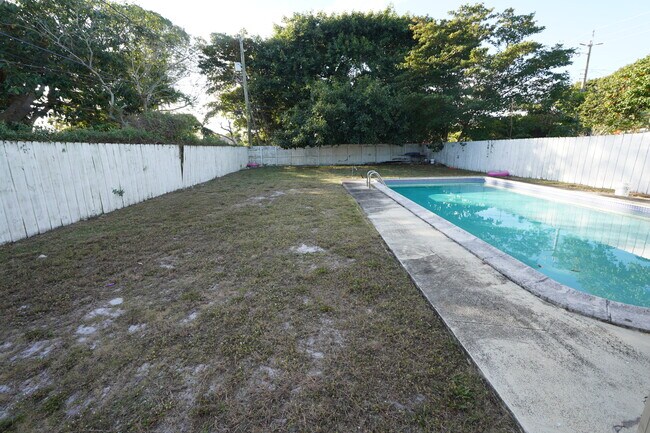 Foto del edificio - 1245 19th Ave N