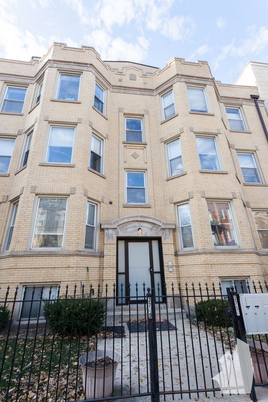 Foto del edificio - 3750 N Wilton Ave