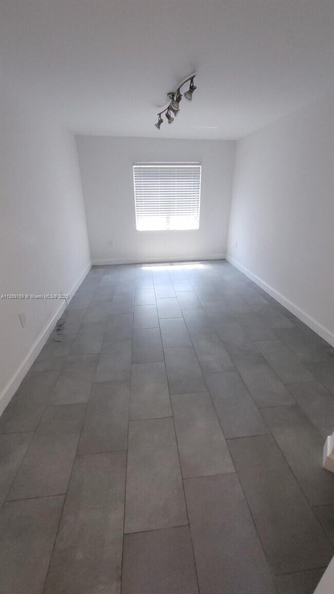 Foto del edificio - 725 Westward Dr