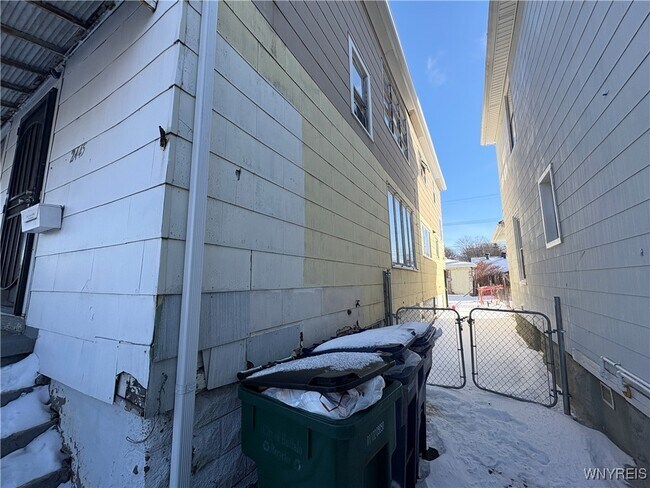 Foto del edificio - 2445 Bailey Ave