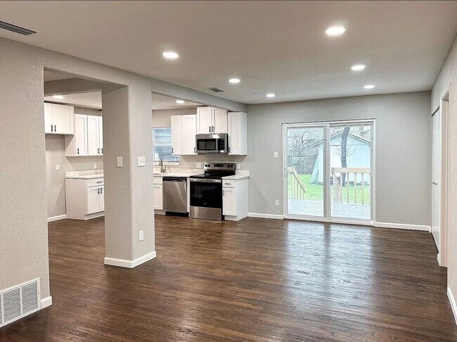 Building Photo - 211 Wanda Dr