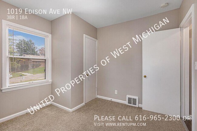 Building Photo - Tours Estimated to Begin 6/18 | 3 Bed 1 Ba...