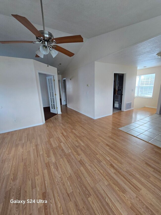 Foto del edificio - 712 Connor St