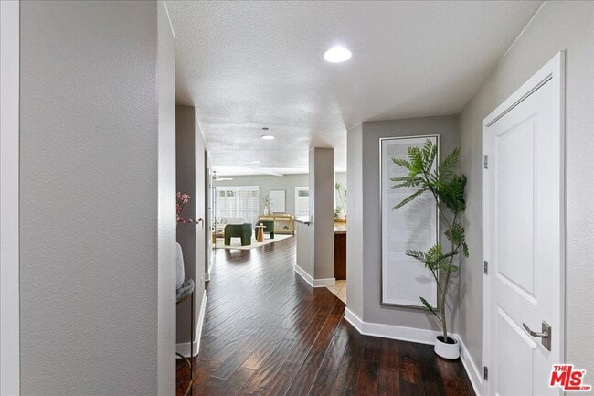 Building Photo - 11115 Acama St