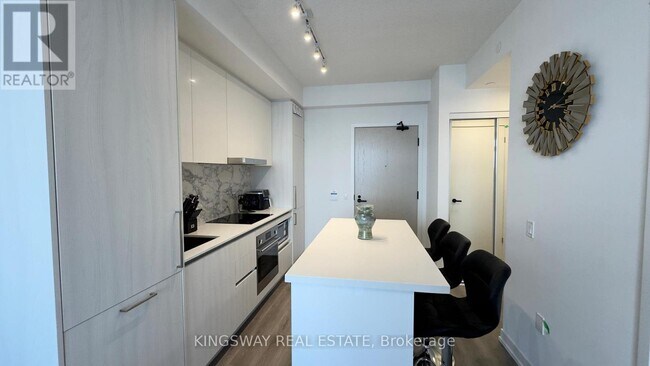 Building Photo - 225 Commerce St