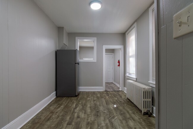 Foto del edificio - 3 Bedroom, 1 Bathroom Row Home located in ...