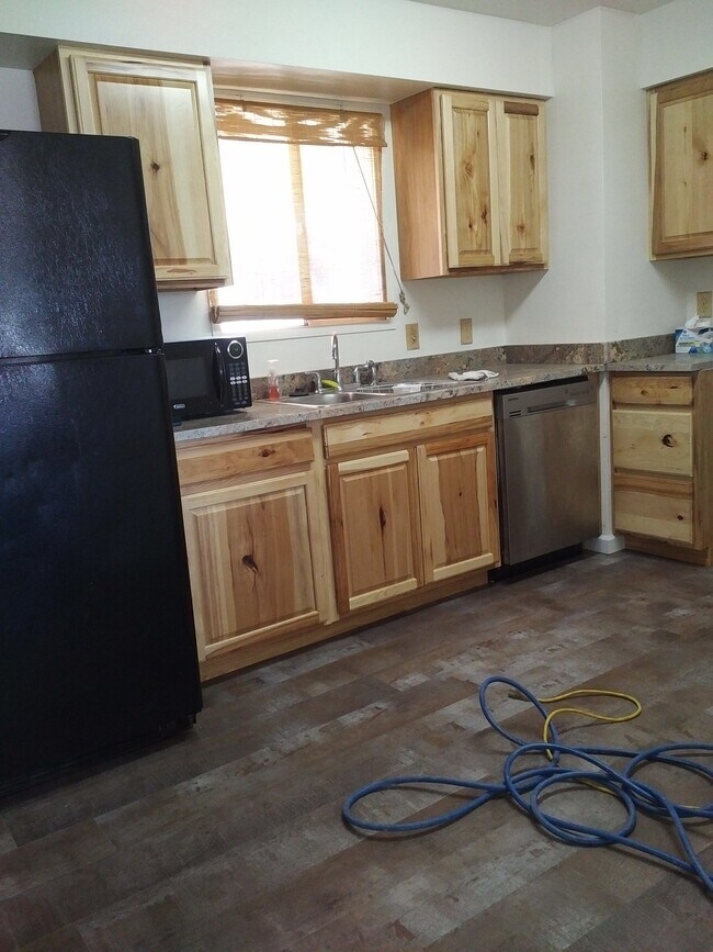 Remodeled Kitchen - 715 W 18th St