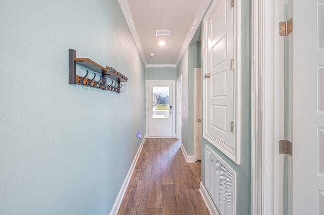 Building Photo - 32667 Revere Dr