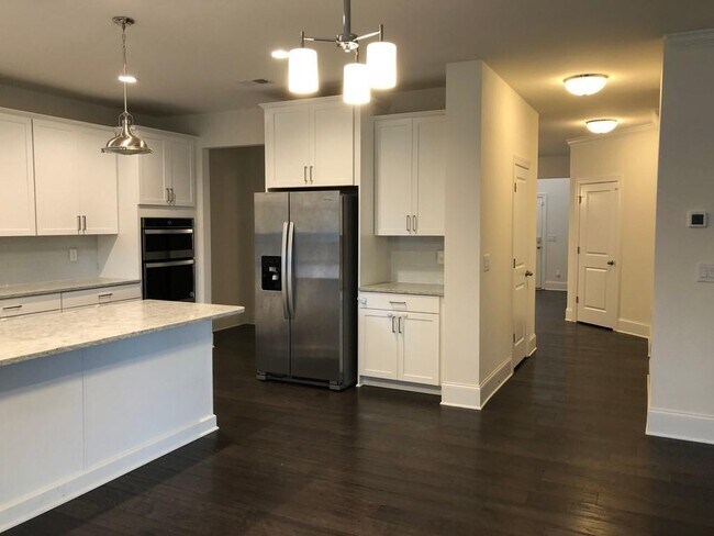 Building Photo - 785 Belerose Ln