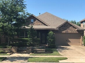 Building Photo - 18842 Cove Pointe Dr